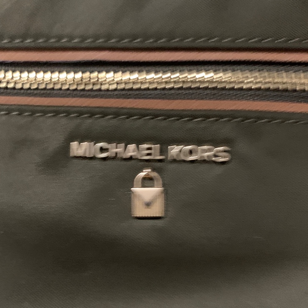 Michael Kors Olive Green Crossbody with Tan Trim - Picture 2 of 14